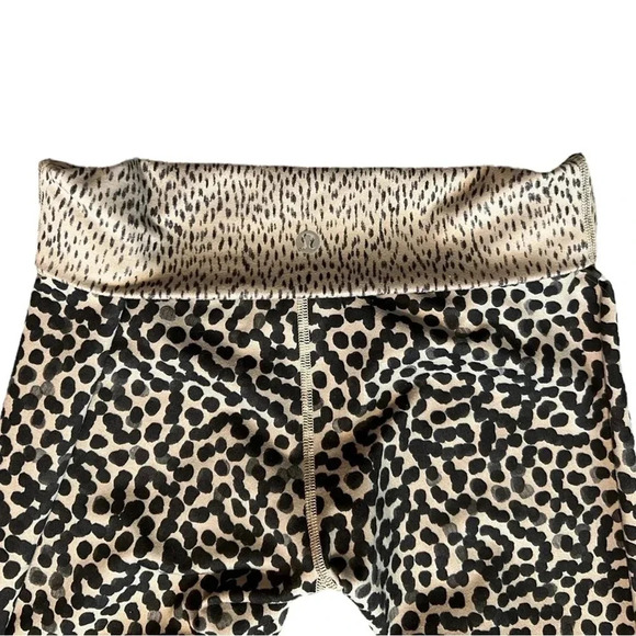 LULULEMON Wunder Under Crop II Leggings Roll Down High Rise Cheetah Black Beige - Picture 9 of 9